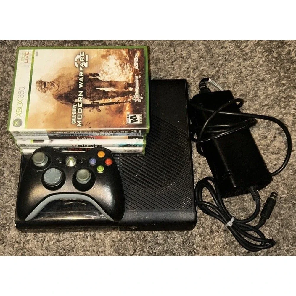 Xbox 360 E Bundle 500GB w/ Games And Power (READ)